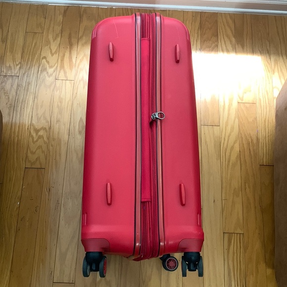Victoria Red Hard-case 29” Suitcase - Picture 9 of 17